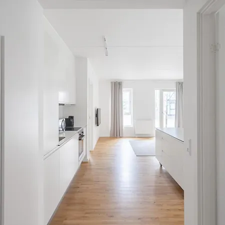 Fantastic 3-bed Wfrench Balconies *